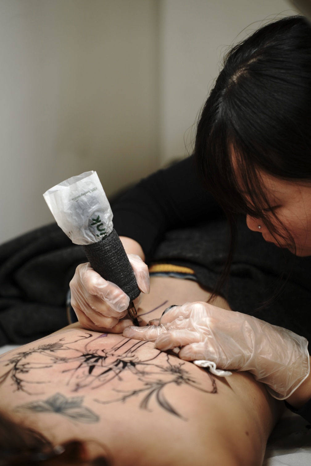 Artist tattooing